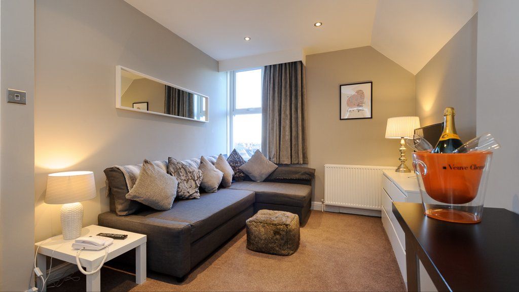 Cheshire Hospitality Ltd T\/A Lennox Lea Studios & Apartments Sale Exterior foto